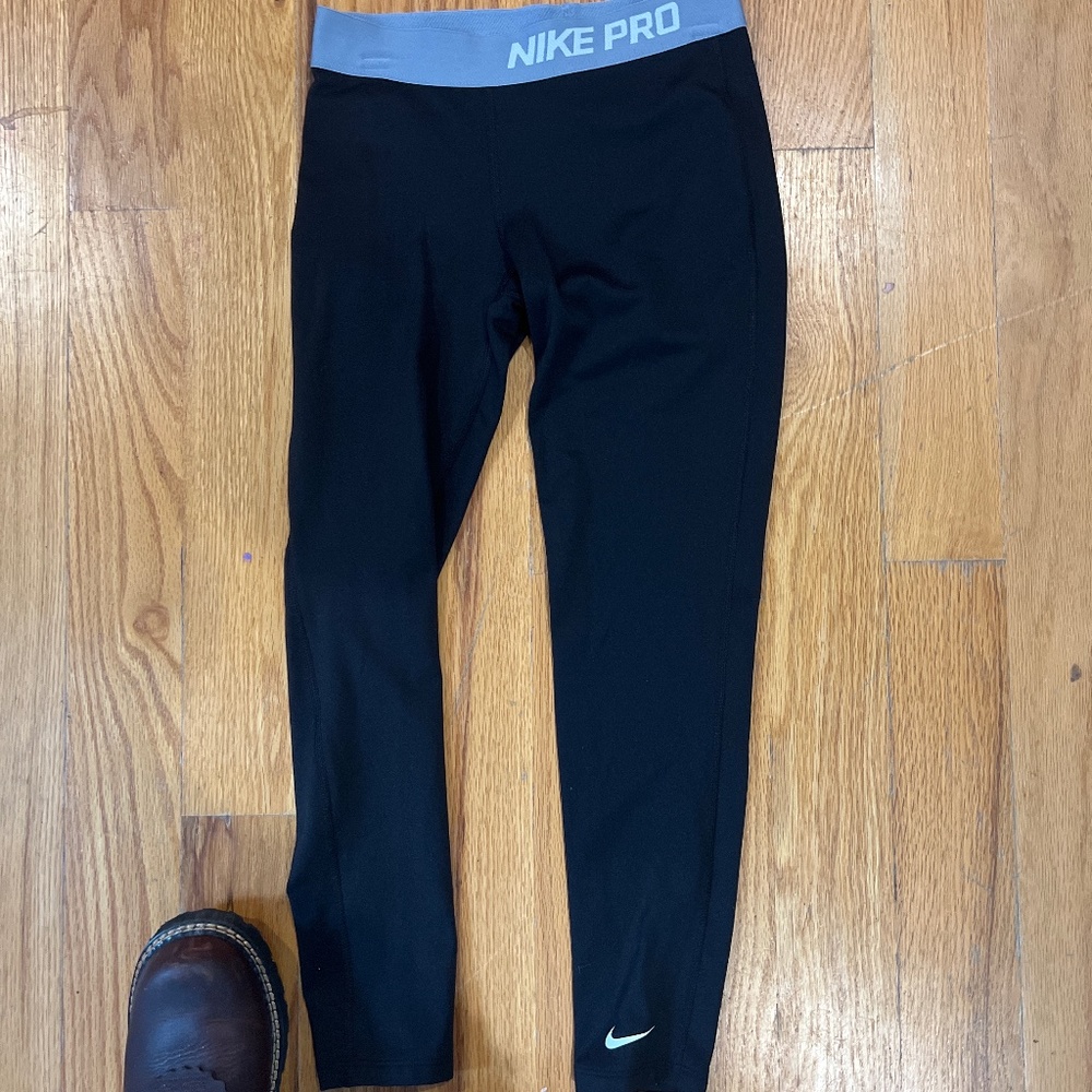 Nike pro girls size small pants